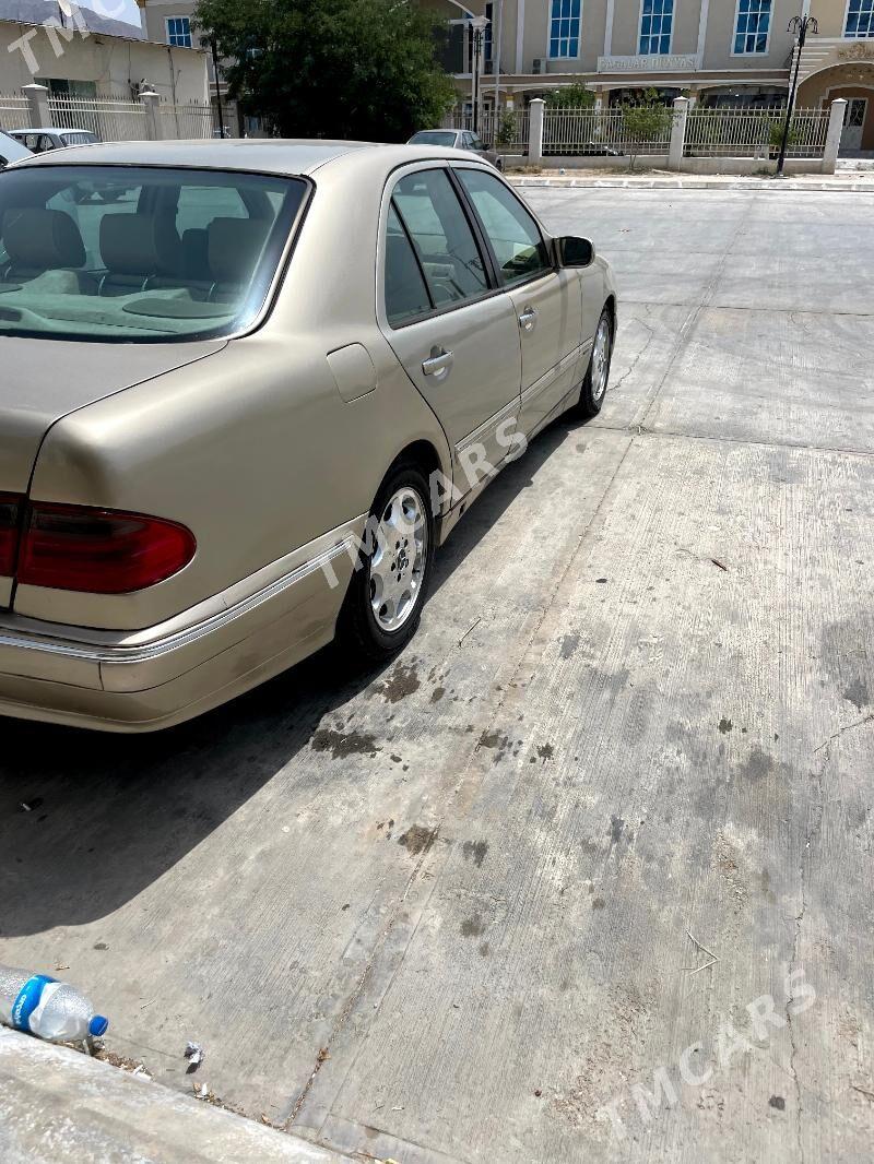 Mercedes-Benz E320 2001 - 90 000 TMT - Balkanabat - img 2