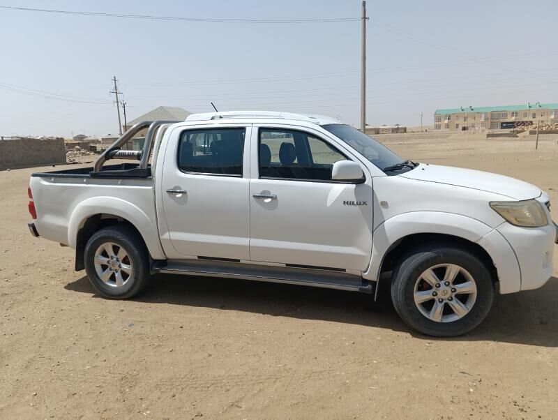 Toyota Hilux 2011 - 230 000 TMT - Хазар - img 3