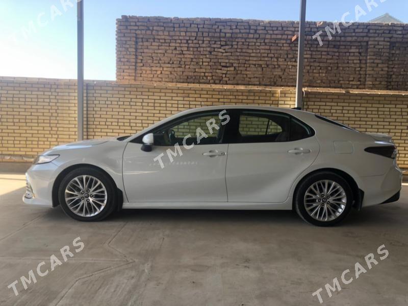 Toyota Camry 2021 - 385 000 TMT - Байрамали - img 4