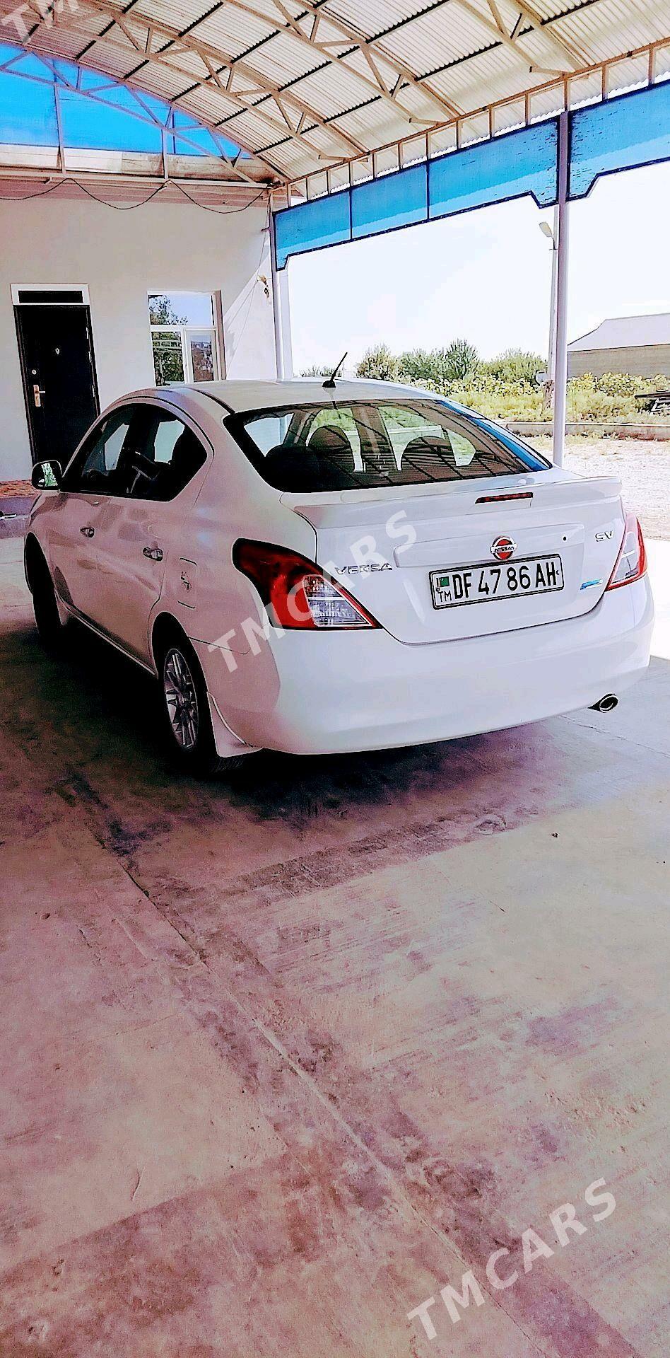 Nissan Versa 2012 - 95 000 TMT - Кака - img 3