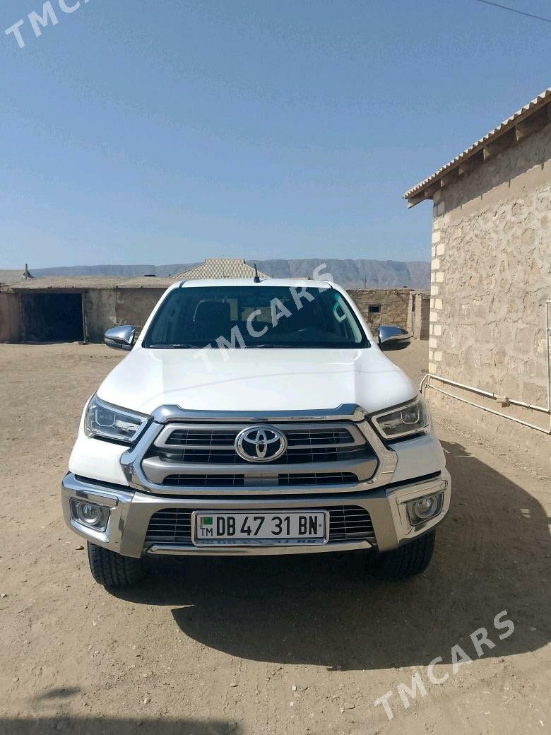 Toyota Hilux 2022 - 575 000 TMT - Туркменбаши - img 5