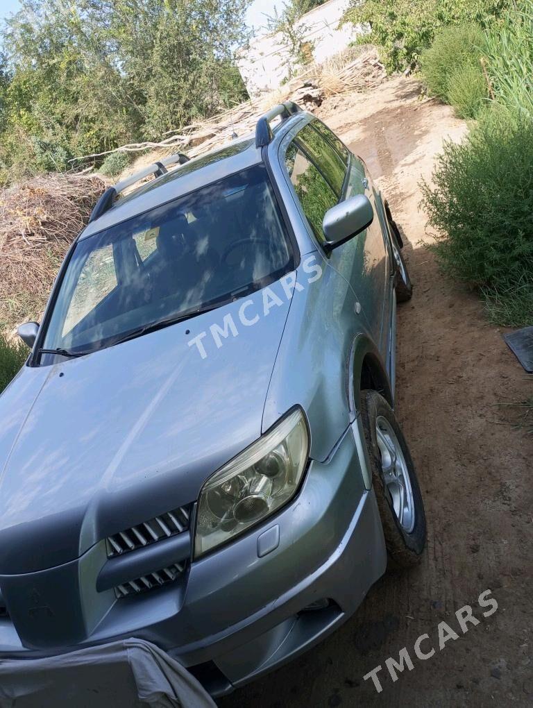 Mitsubishi Outlander 2004 - 100 000 TMT - Акдепе - img 4