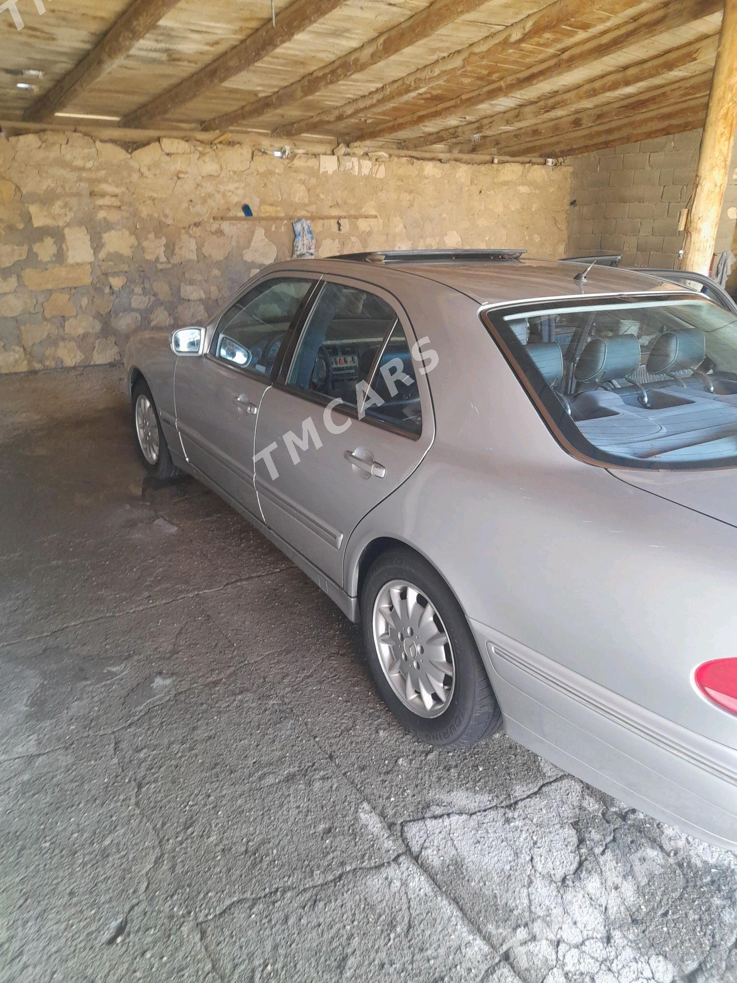 Mercedes-Benz E320 2000 - 120 000 TMT - Gyzylarbat - img 6
