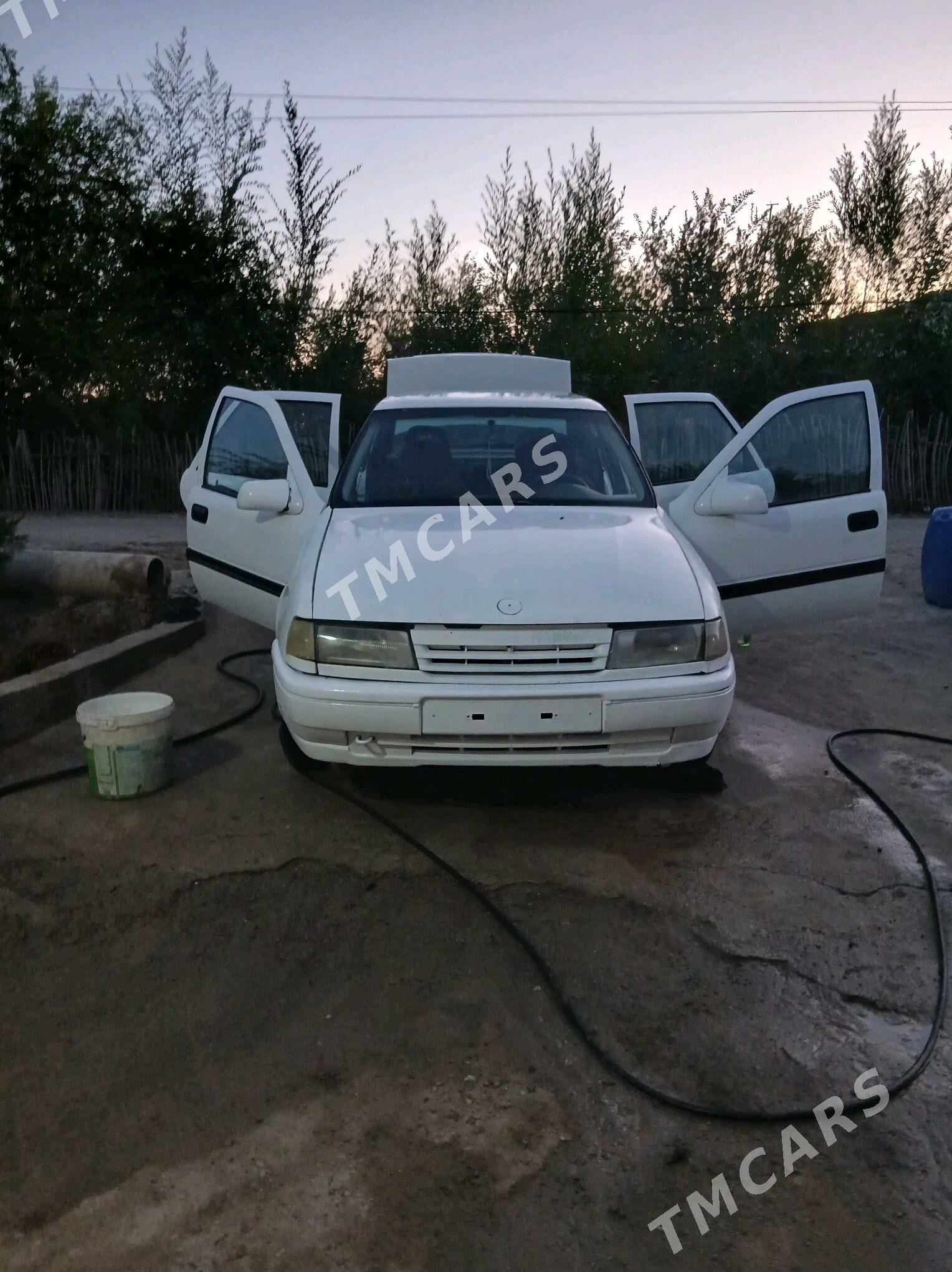 Opel Vectra 1991 - 21 000 TMT - Губадаг - img 1