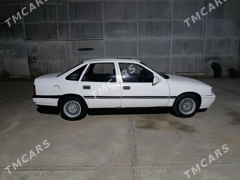 Opel Vectra 1990 - 35 000 TMT - Tejen - img 4