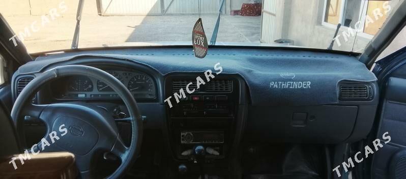 Nissan Pathfinder 1995 - 50 000 TMT - Туркменгала - img 3