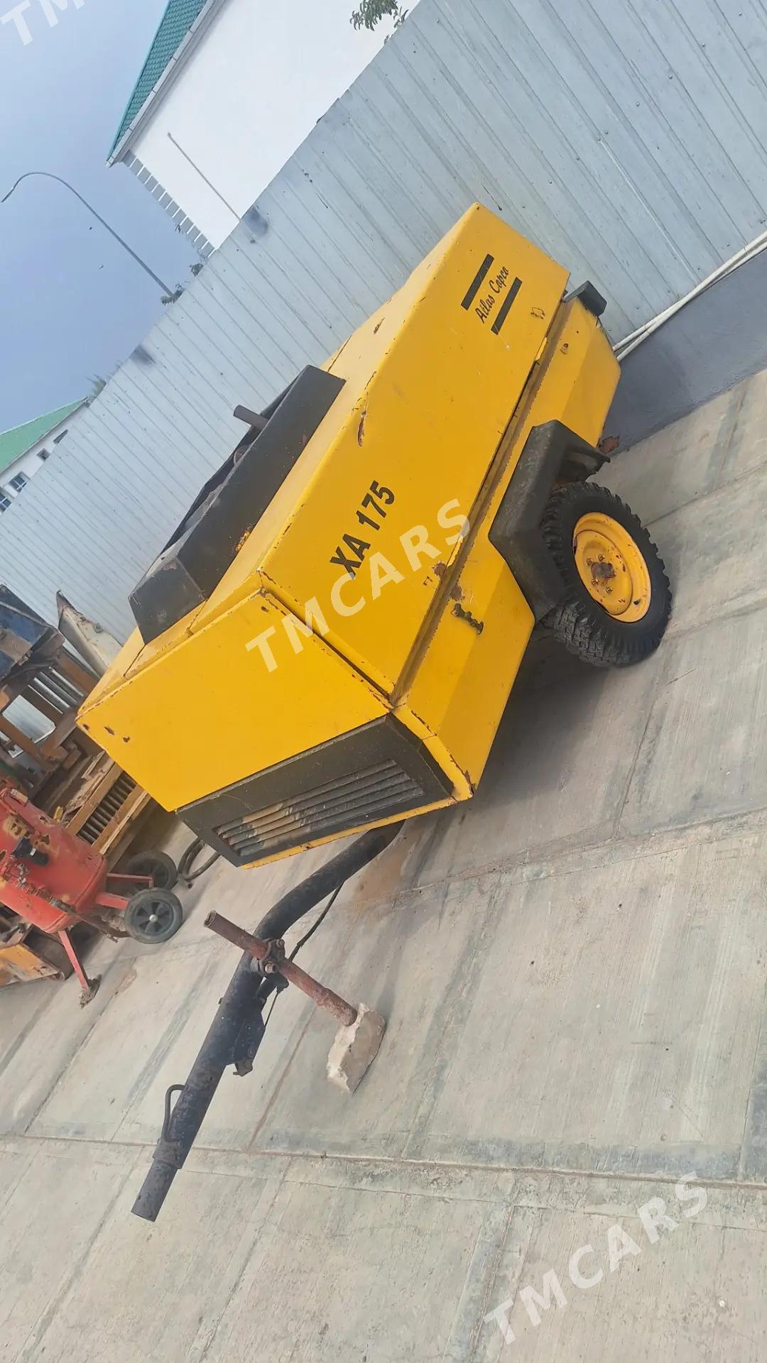 Caterpillar Forklift 2012 - 85 000 TMT - Тязе заман - img 2