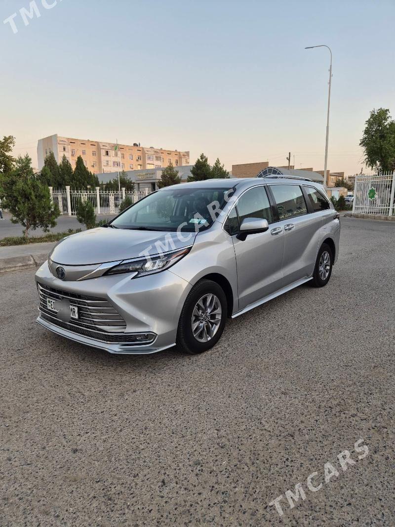 Toyota Sienna 2022 - 515 000 TMT - Байрамали - img 3