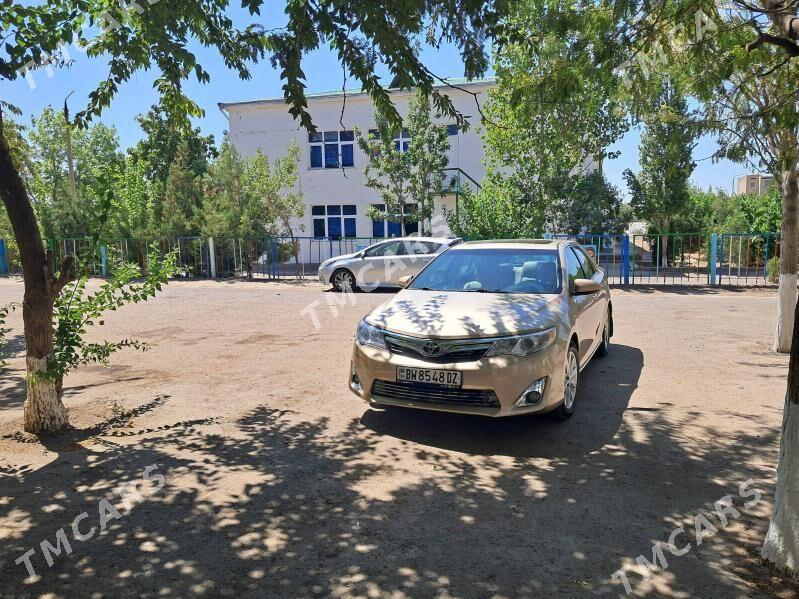 Toyota Camry 2012 - 250 000 TMT - Дашогуз - img 4