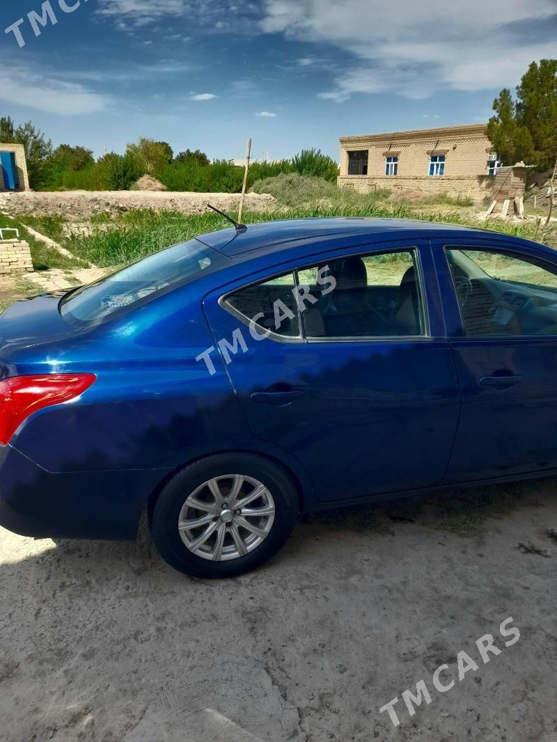 Nissan Versa 2012 - 100 000 TMT - Туркменабат - img 2