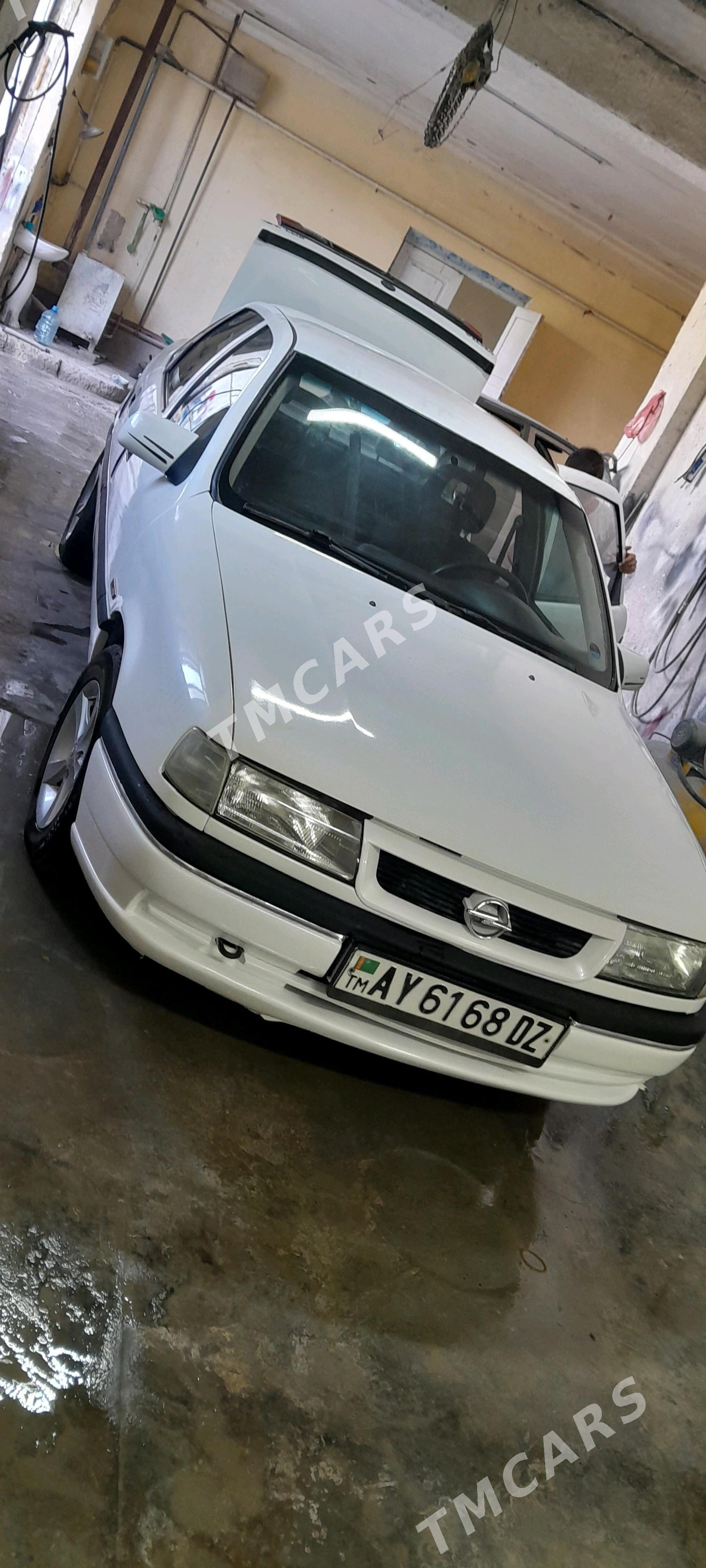 Opel Vectra 1994 - 40 000 TMT - Дашогуз - img 3