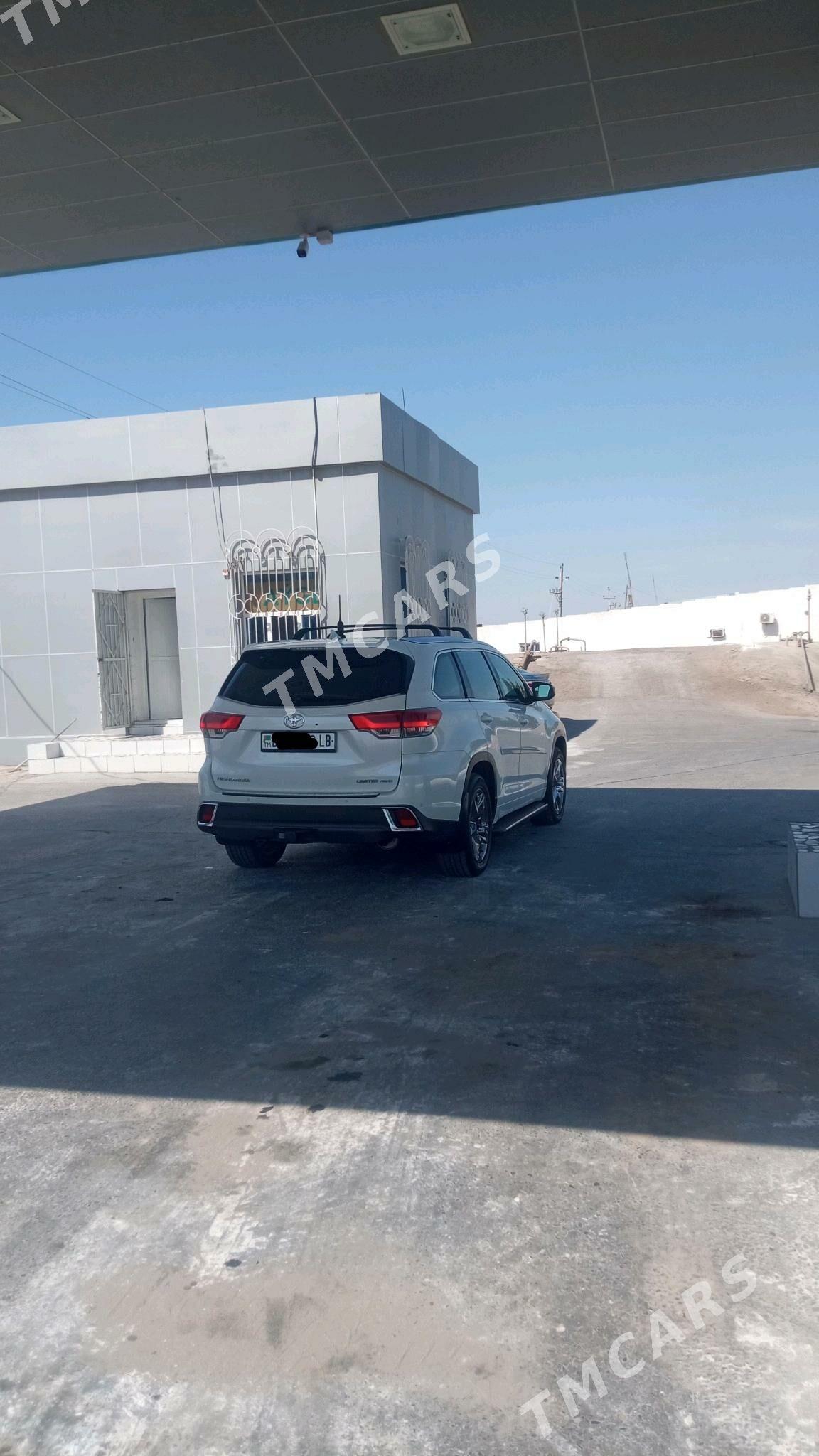 Toyota Highlander 2019 - 560 000 TMT - Туркменабат - img 8