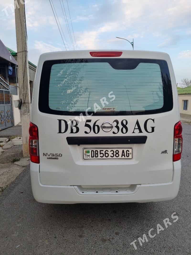 Nissan Urvan 2021 - 325 000 TMT - Büzmeýin - img 2