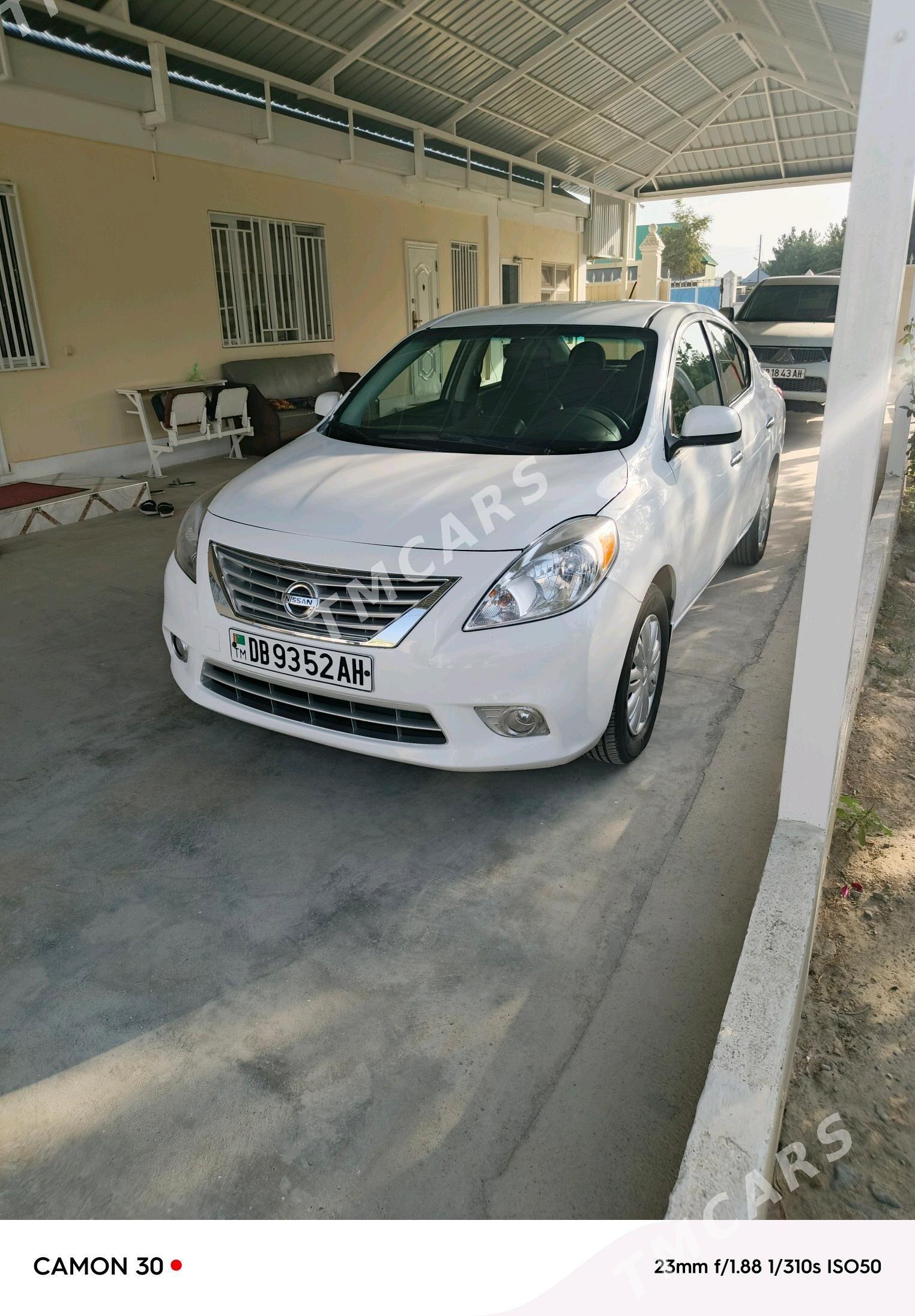 Nissan Versa 2013 - 110 000 TMT - Гёкдепе - img 4