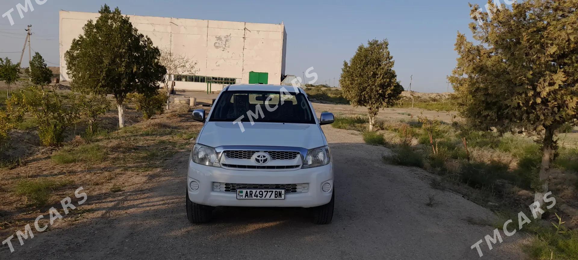 Toyota Hilux 2009 - 260 000 TMT - Берекет - img 3