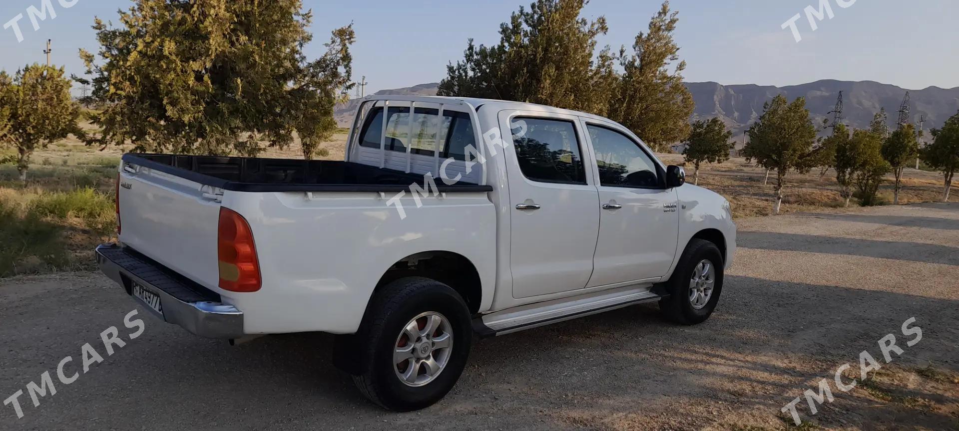 Toyota Hilux 2009 - 260 000 TMT - Берекет - img 2