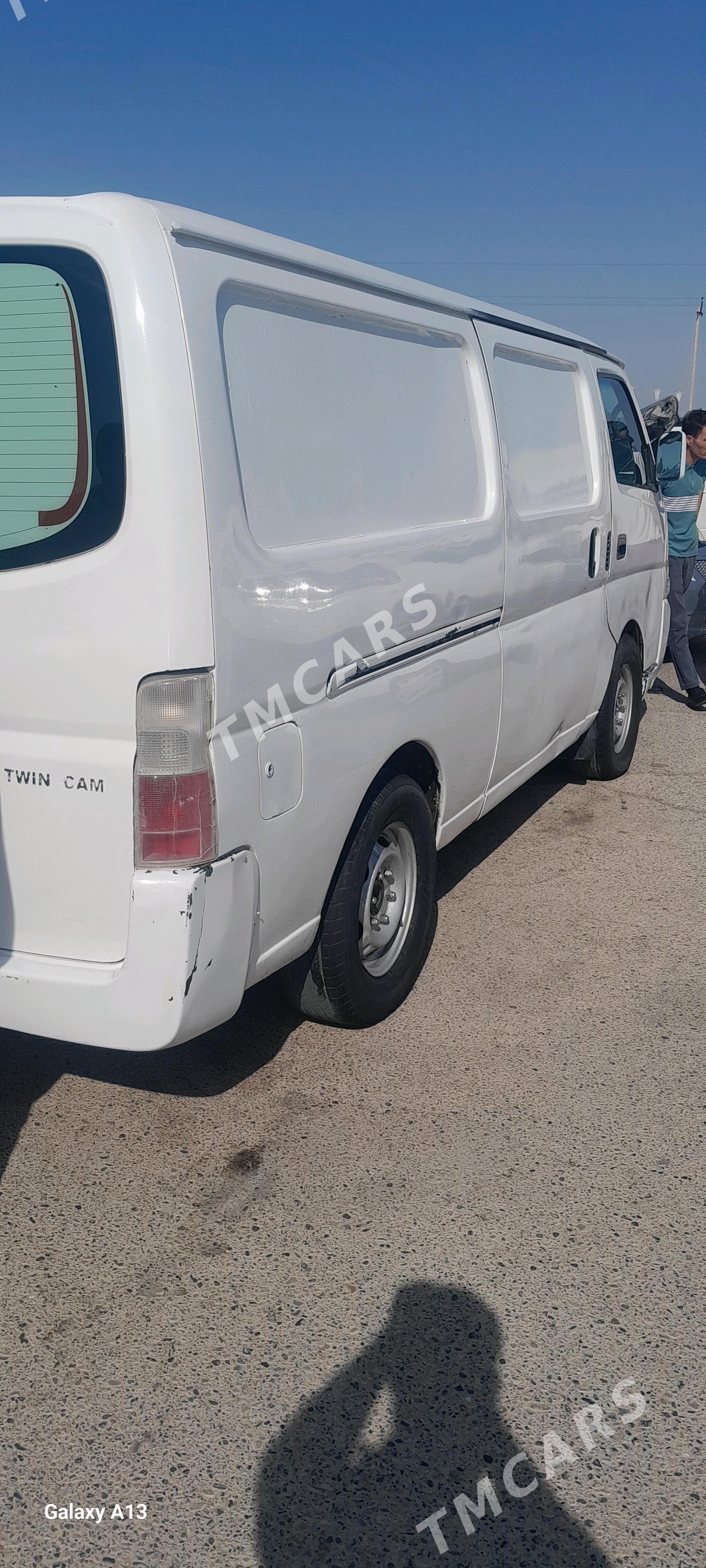 Nissan Urvan 2004 - 96 000 TMT - Мары - img 3