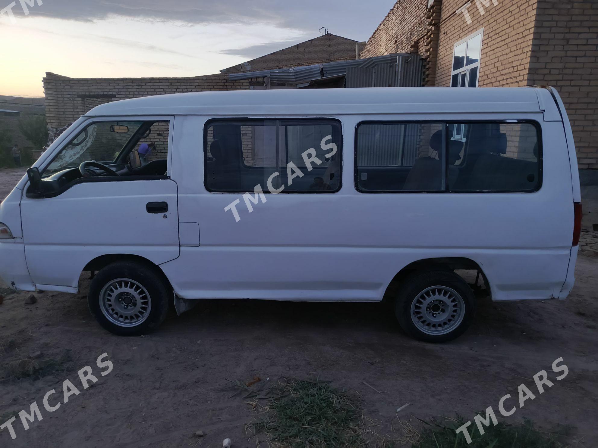 Toyota Hiace 2002 - 60 000 TMT - Туркменабат - img 4