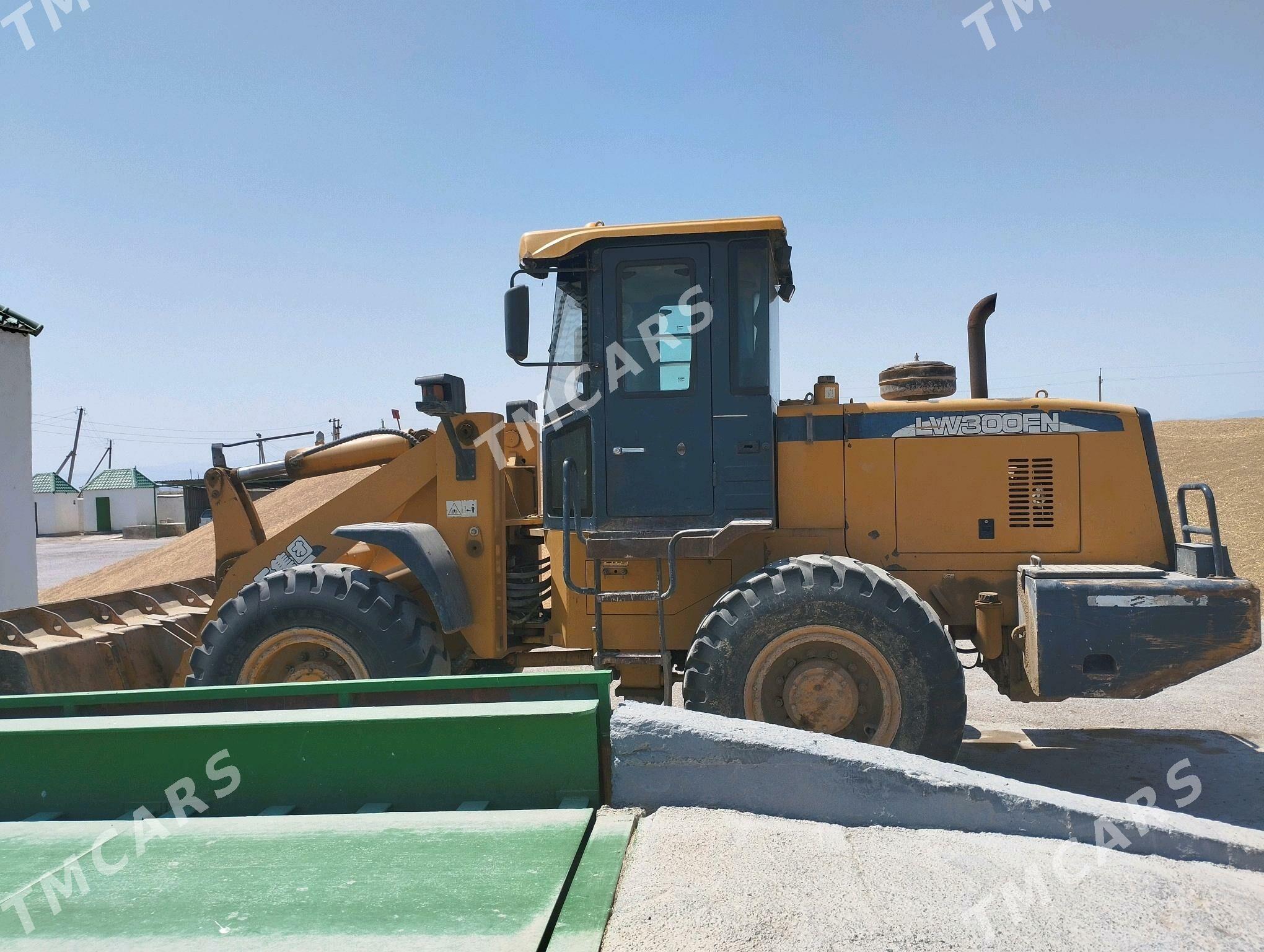 XCMG LW300F 2014 - 400 000 TMT - Кака - img 3