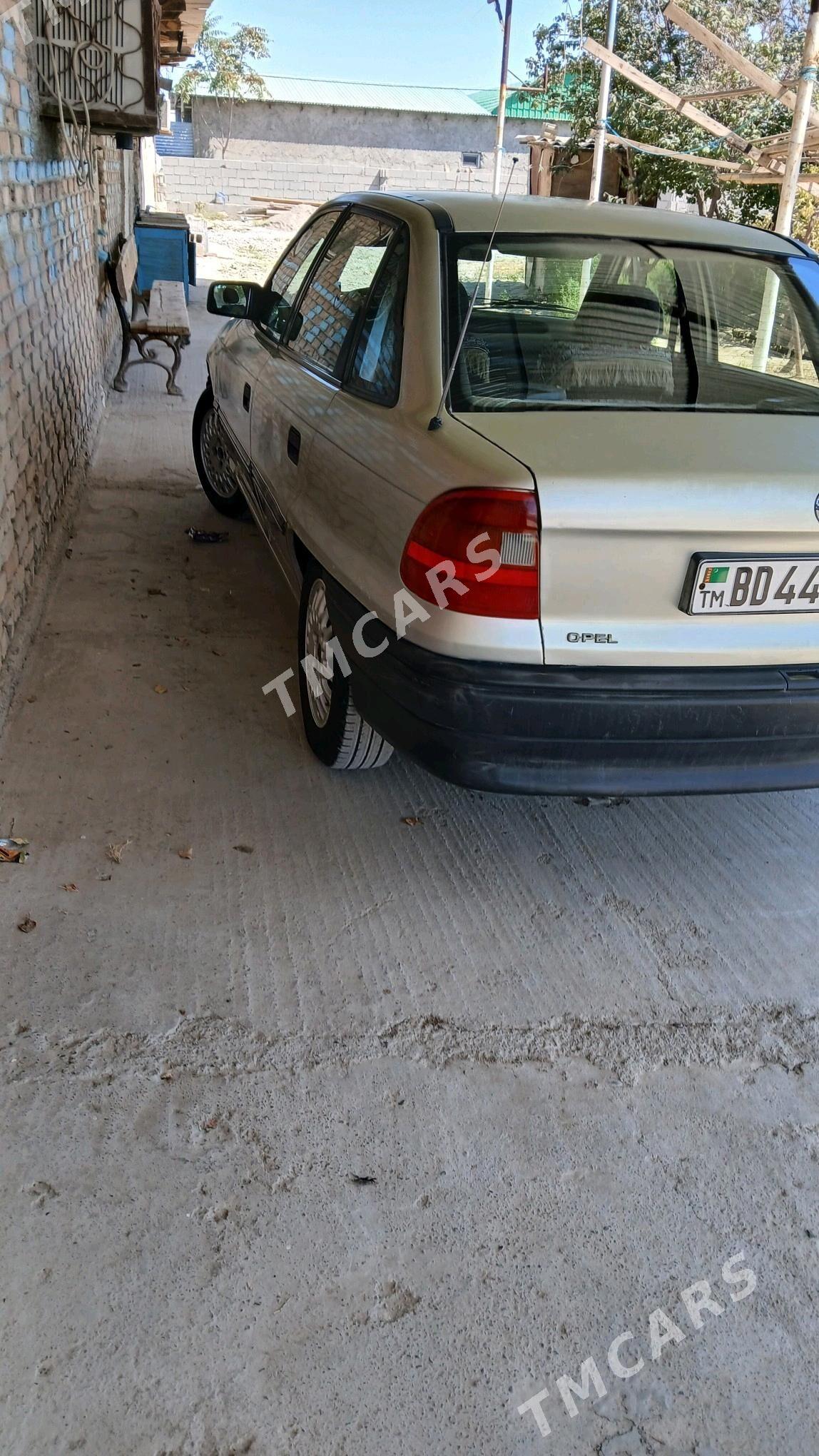 Opel Astra 1993 - 40 000 TMT - Ak bugdaý etraby - img 4