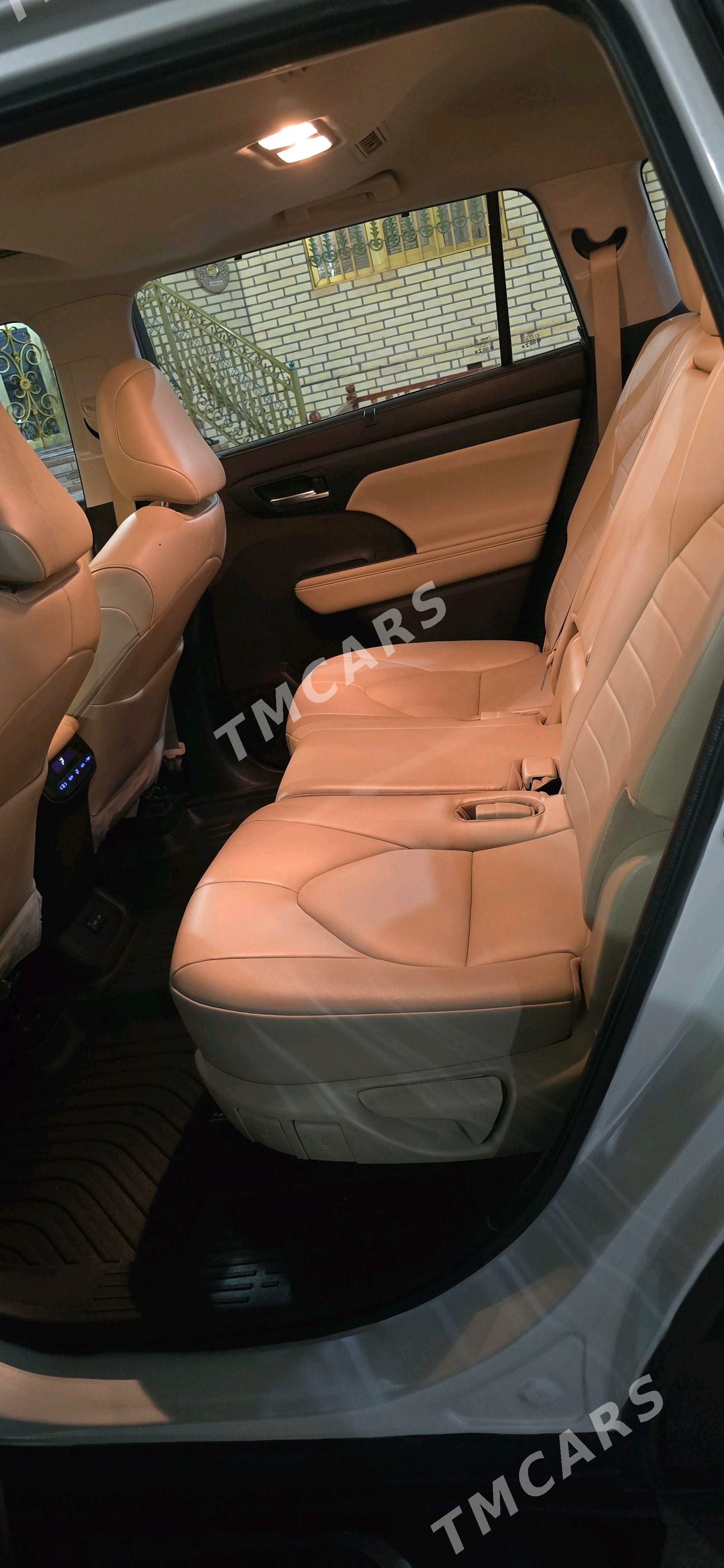 Toyota Highlander 2022 - 520 000 TMT - Мары - img 8