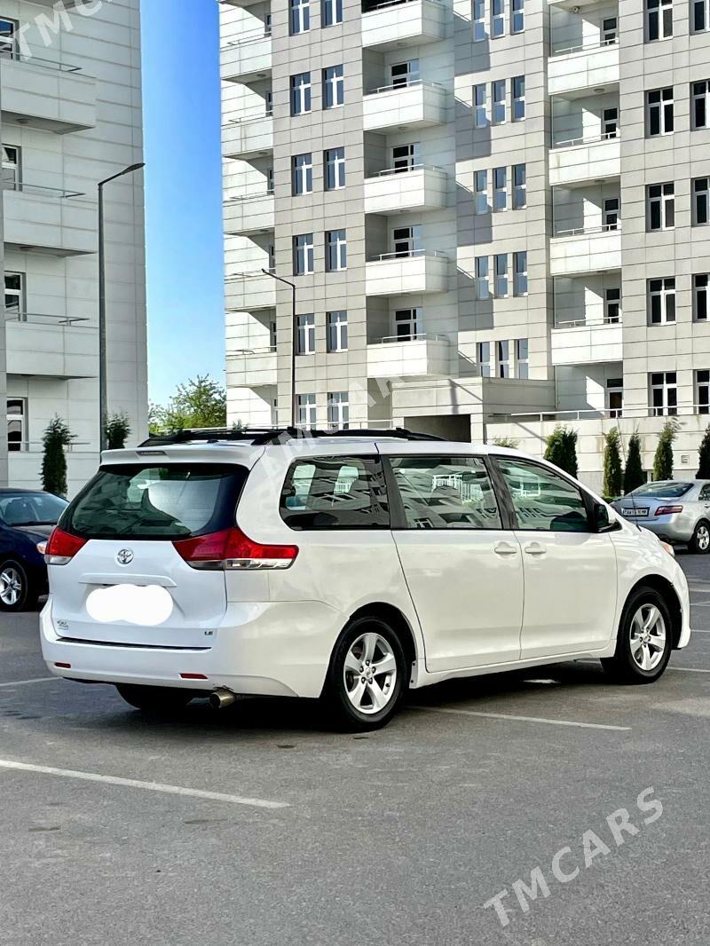 Toyota Sienna 2010 - 290 000 TMT - Мары - img 4