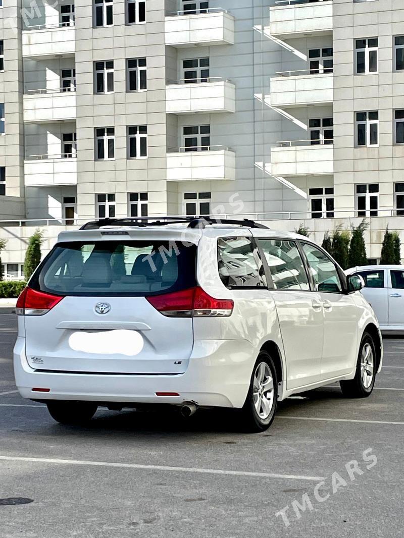 Toyota Sienna 2010 - 290 000 TMT - Мары - img 5