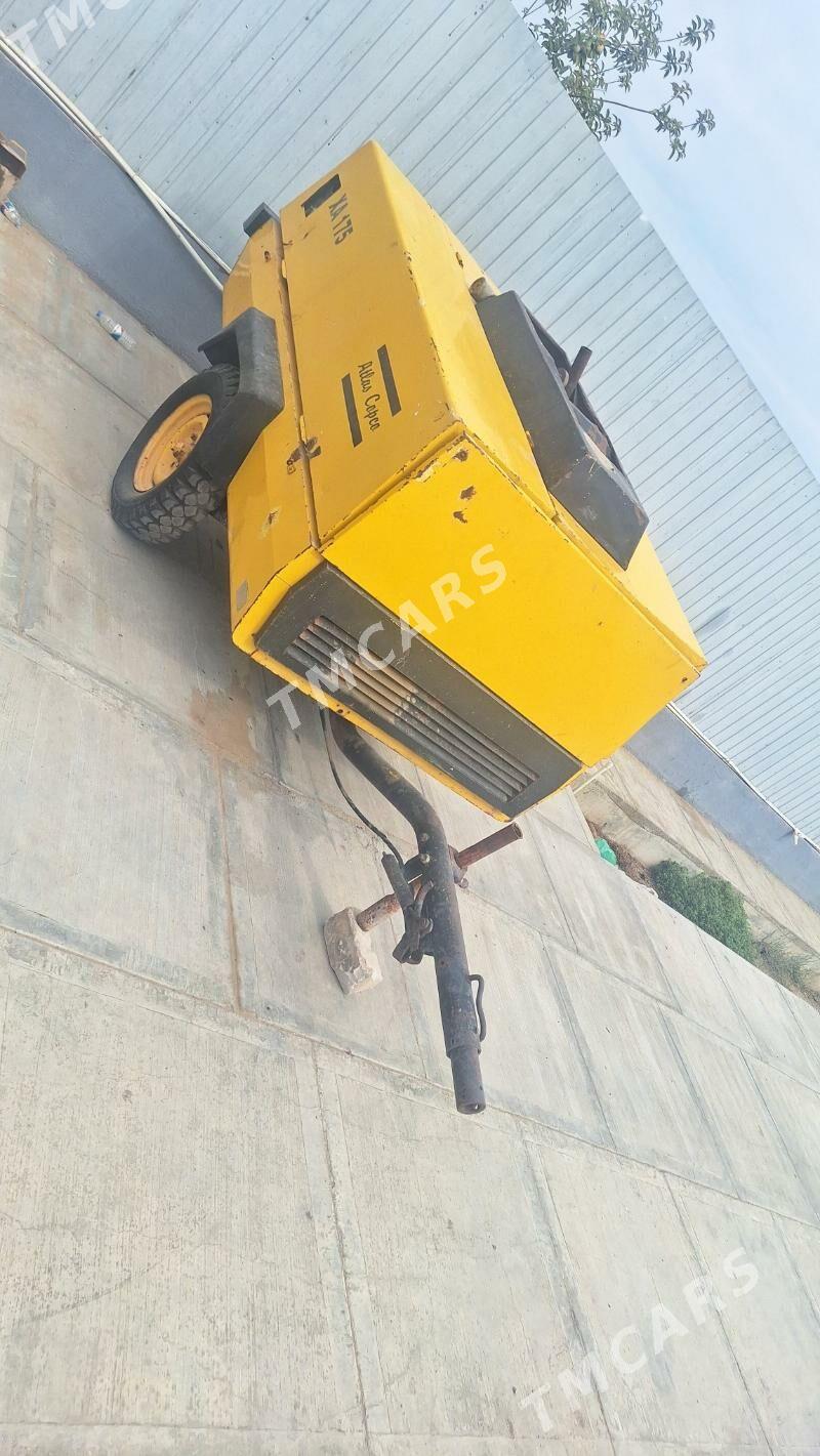 JCB 3CX Compact 2009 - 75 000 TMT - Aşgabat - img 2