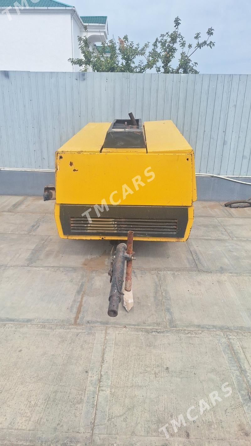 JCB 3CX Compact 2009 - 75 000 TMT - Aşgabat - img 3