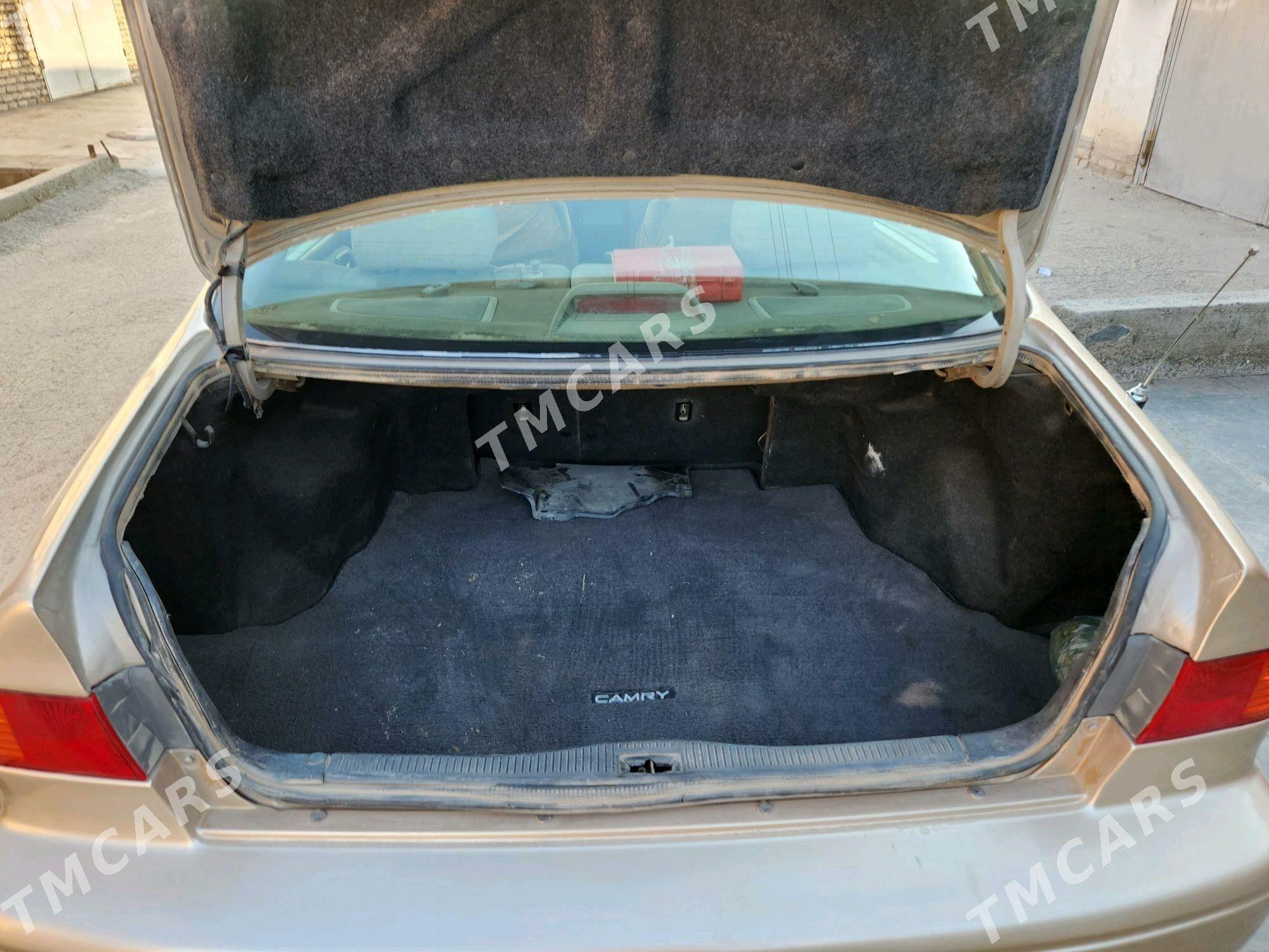 Toyota Camry 2001 - 130 000 TMT - Дашогуз - img 9