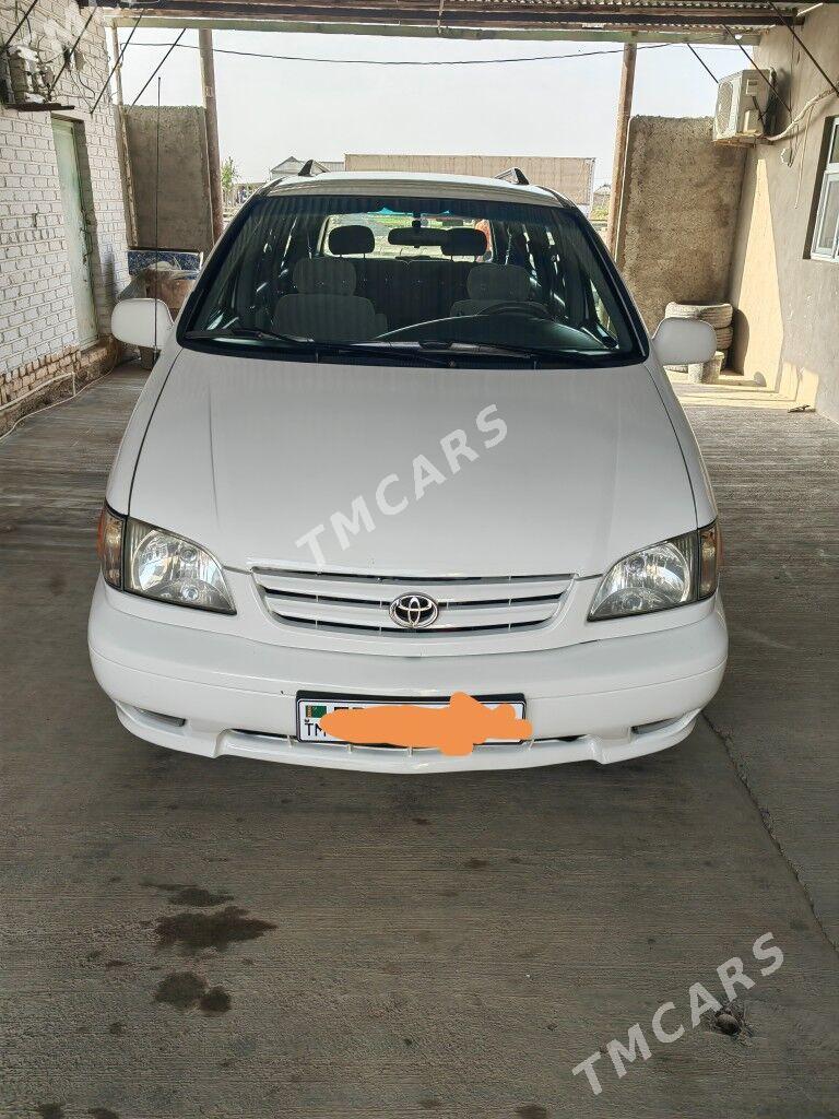 Toyota Sienna 2001 - 160 000 TMT - Sarahs - img 3