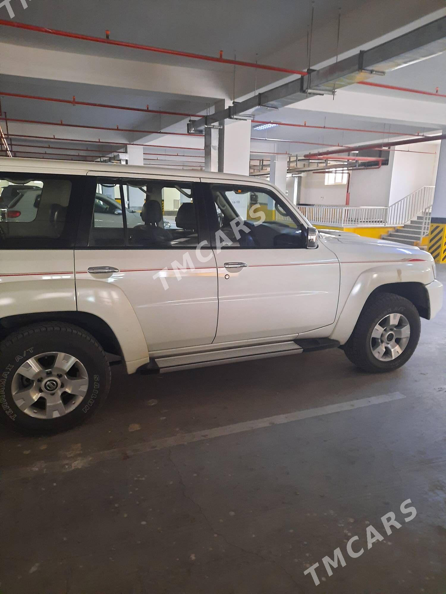 Nissan Patrol 2013 - 400 000 TMT - Ашхабад - img 4