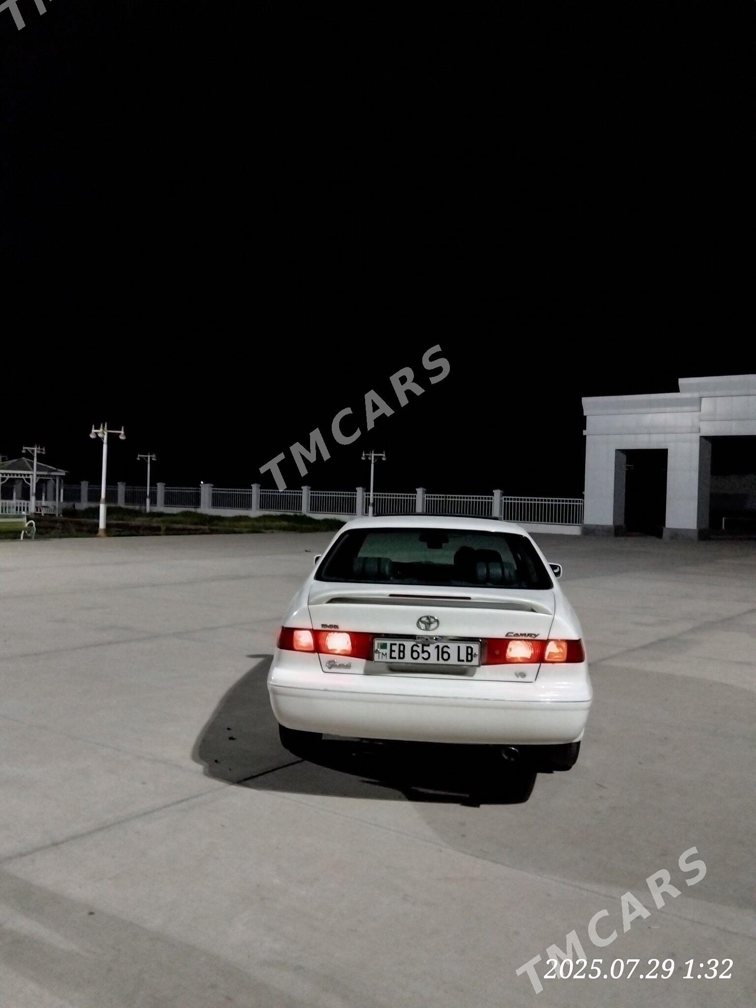 Toyota Camry 2000 - 145 000 TMT - Dänew - img 3