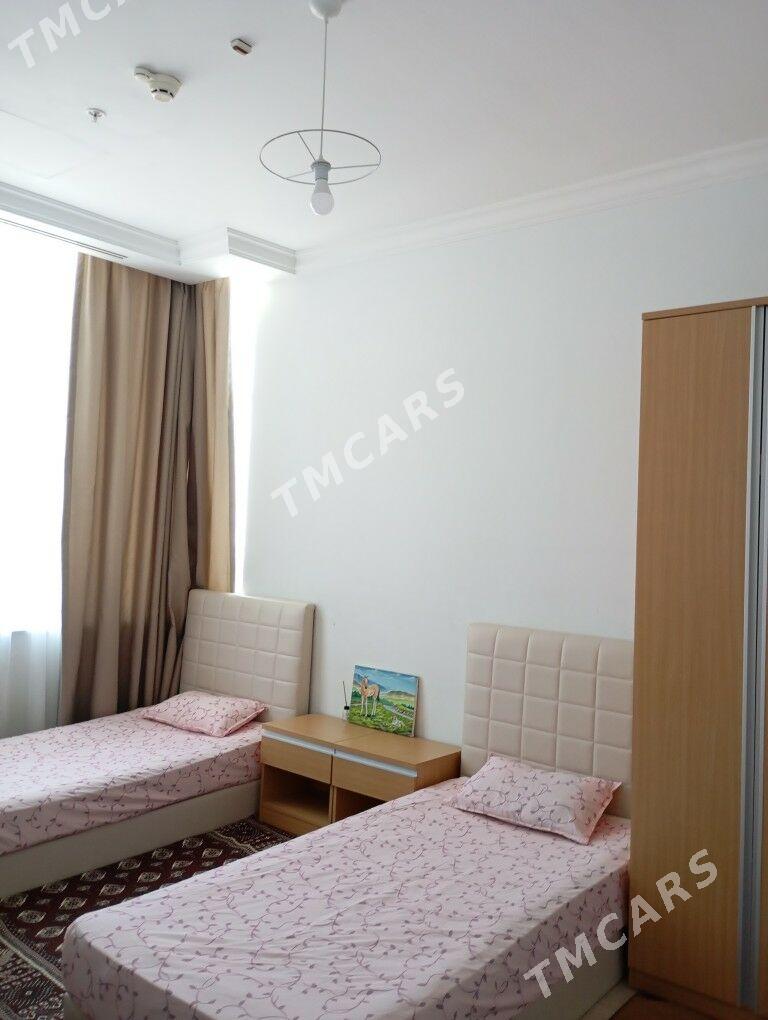 eýesinden arenda komnat - Олимпийский городок - img 1