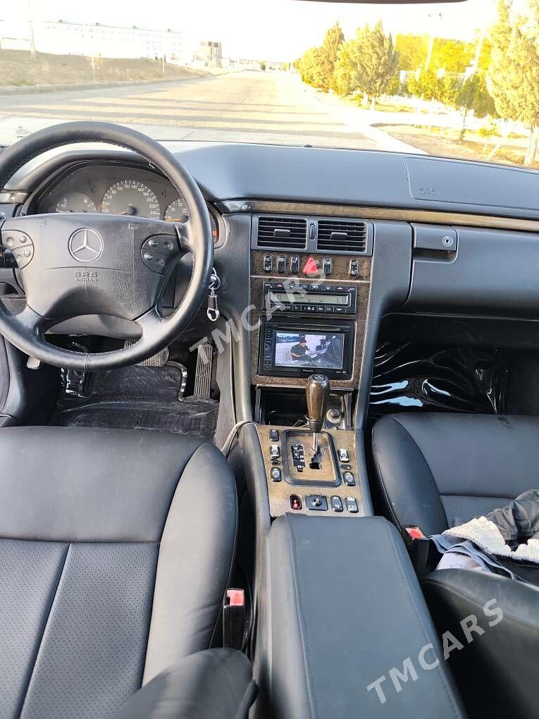 Mercedes-Benz E320 2001 - 100 000 TMT - Gyzylarbat - img 3