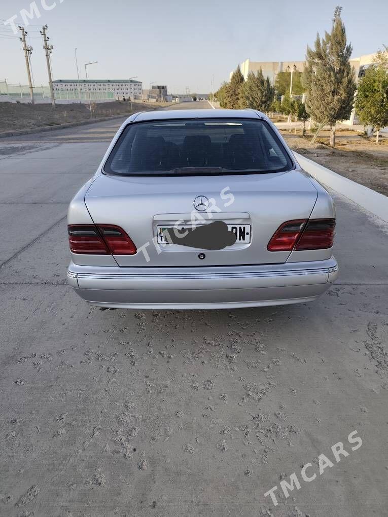 Mercedes-Benz E320 2001 - 100 000 TMT - Gyzylarbat - img 2