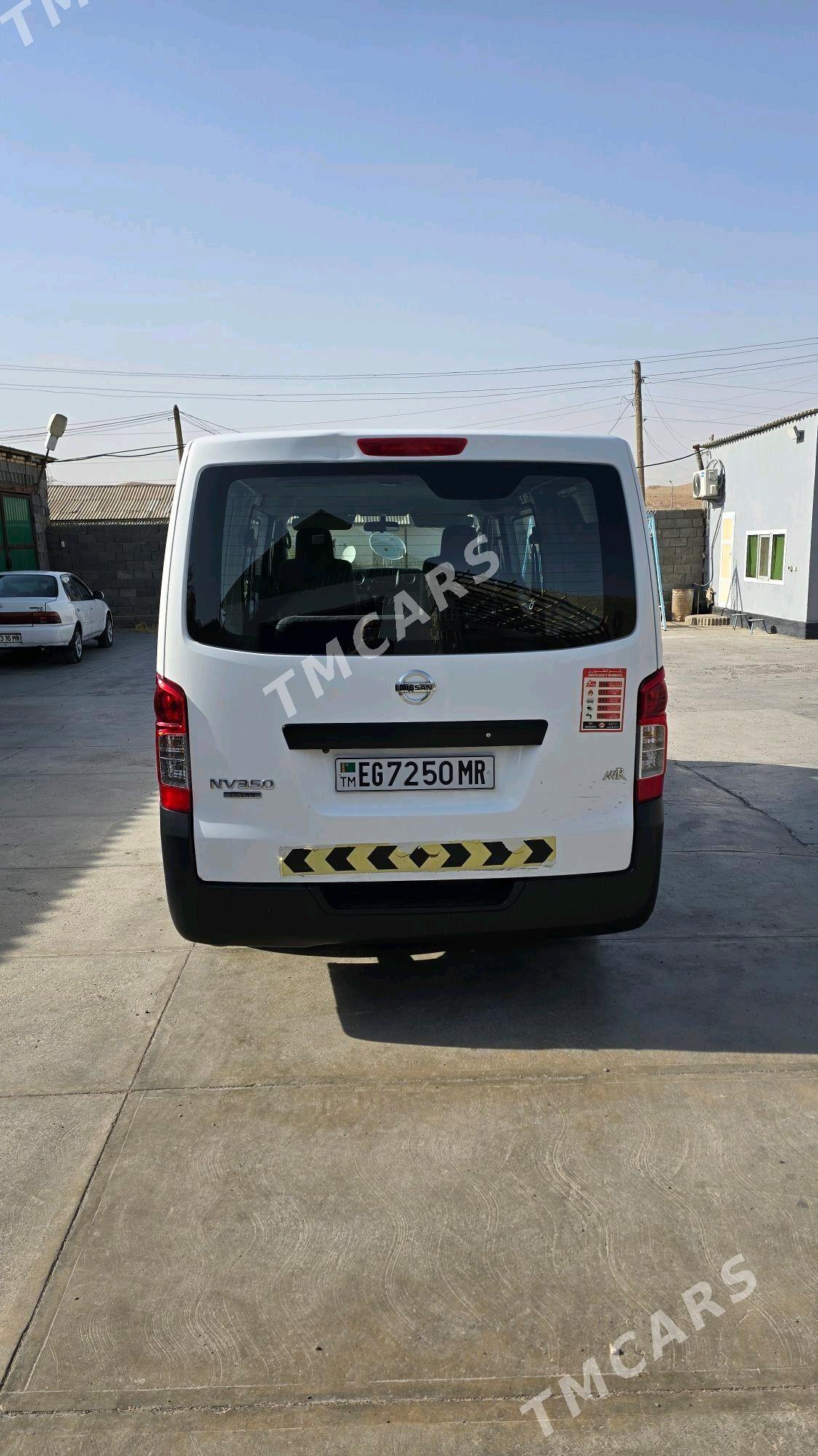 Nissan Urvan 2021 - 350 000 TMT - Мары - img 4