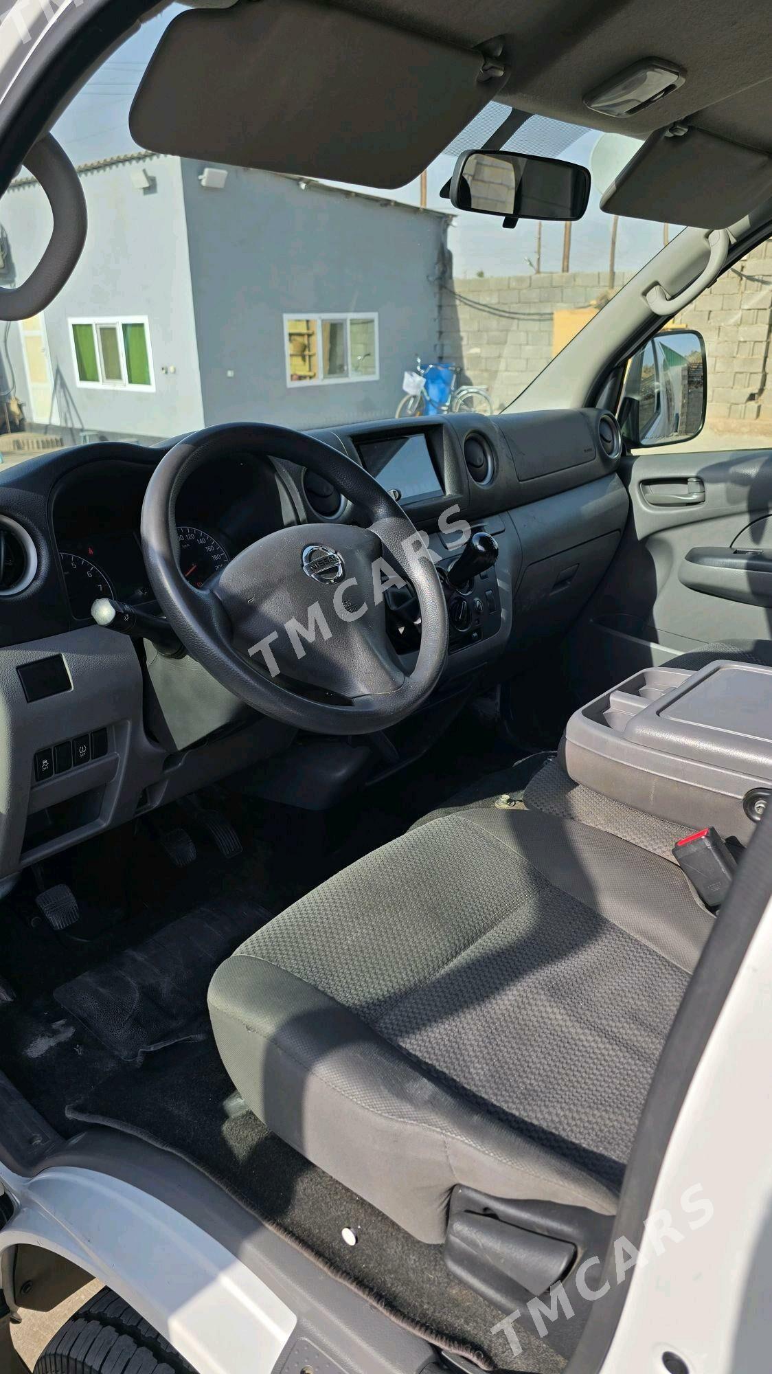 Nissan Urvan 2021 - 350 000 TMT - Мары - img 6