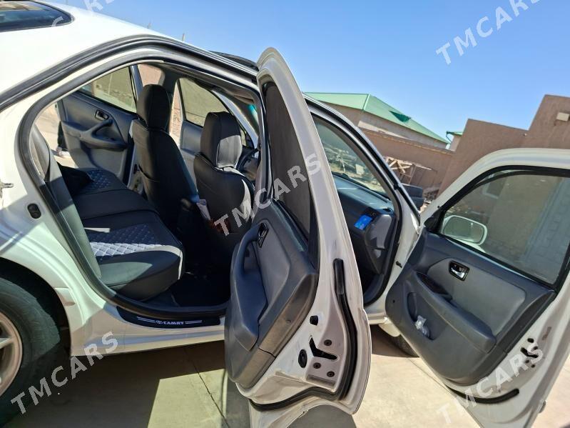 Toyota Camry 2001 - 150 000 TMT - Дашогуз - img 4