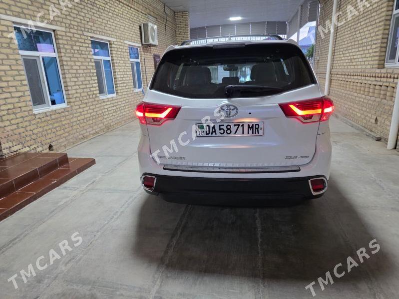 Toyota Highlander 2019 - 450 000 TMT - Векильбазар - img 3