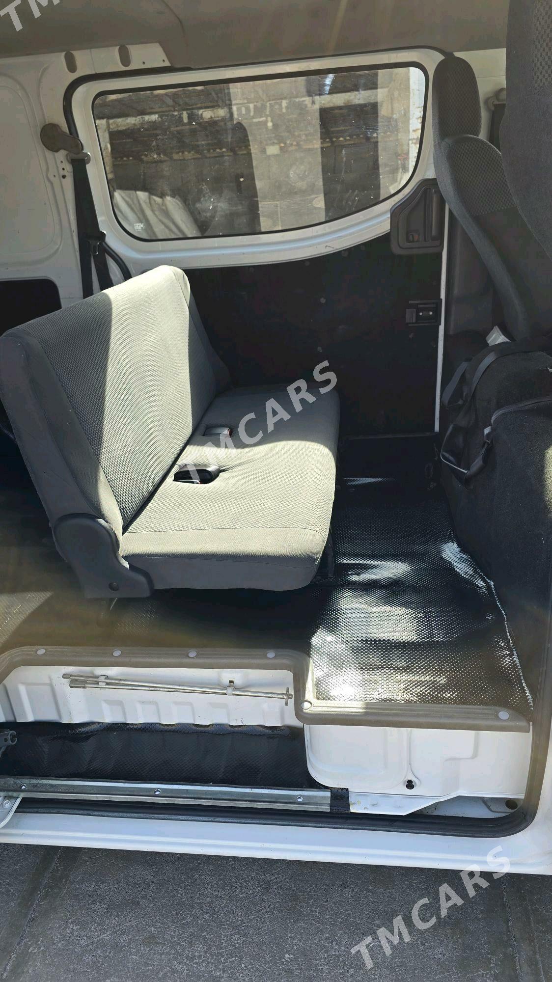 Nissan Urvan 2021 - 350 000 TMT - Мары - img 7