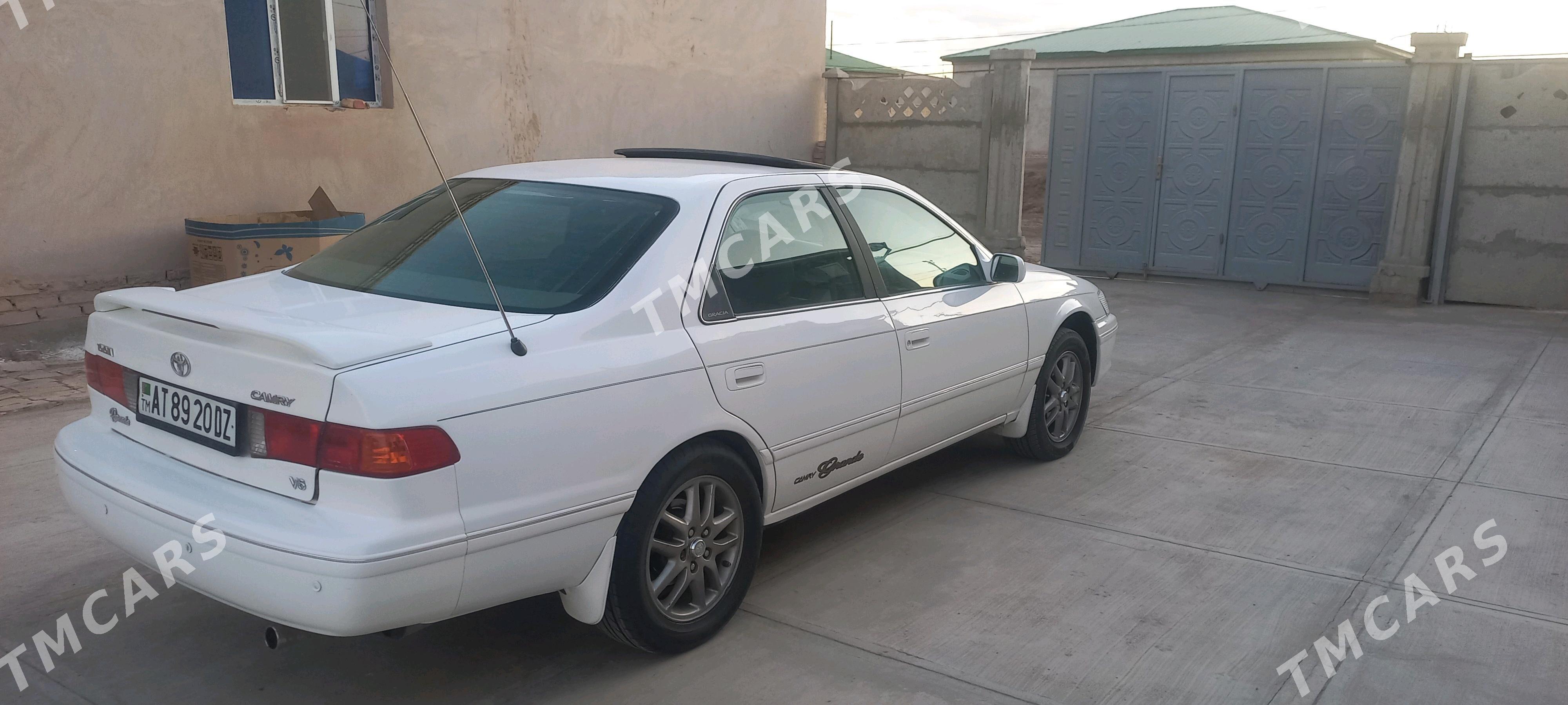 Toyota Camry 2001 - 150 000 TMT - Дашогуз - img 9