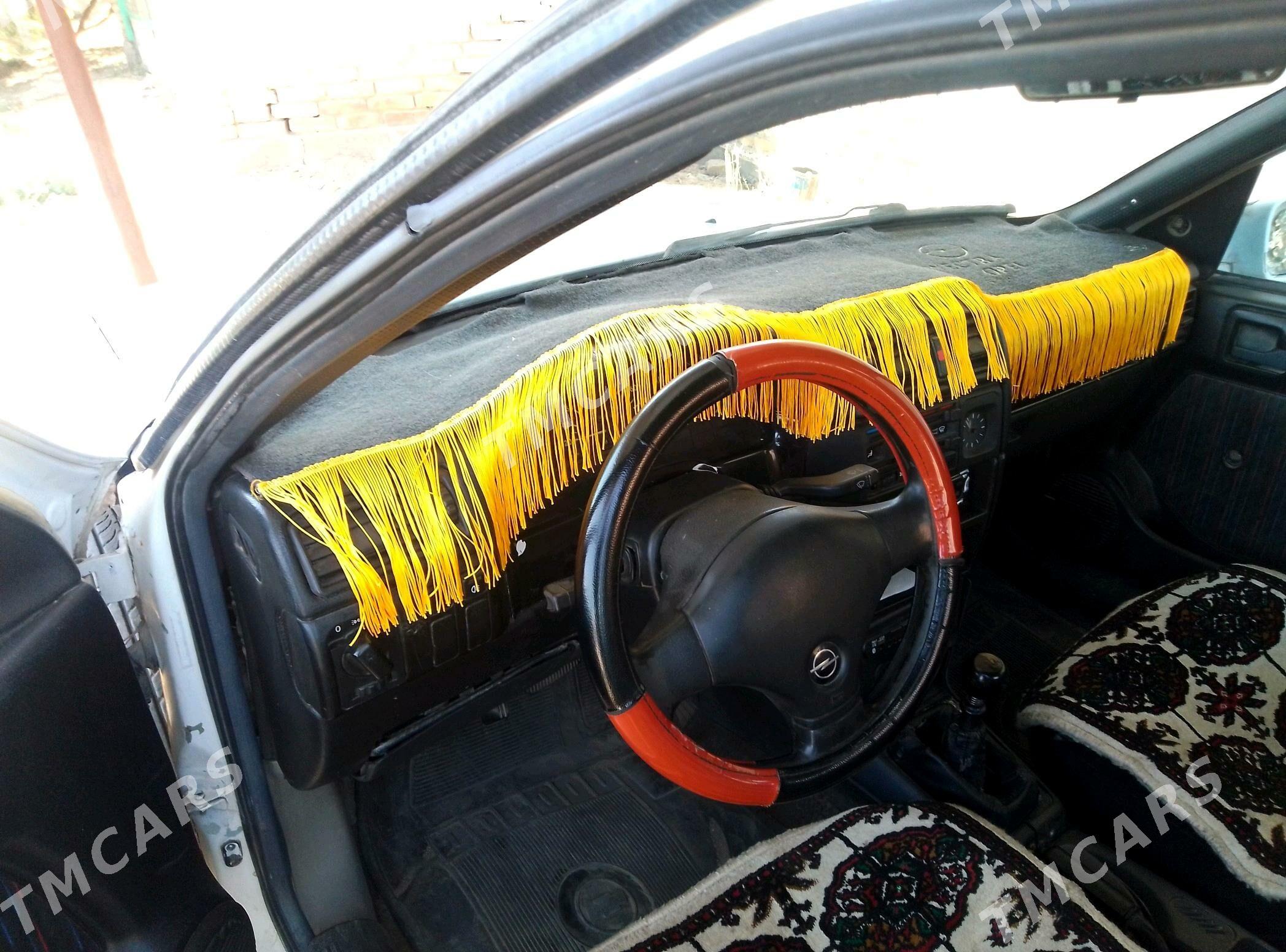 Opel Vectra 1991 - 34 000 TMT - Дянев - img 2