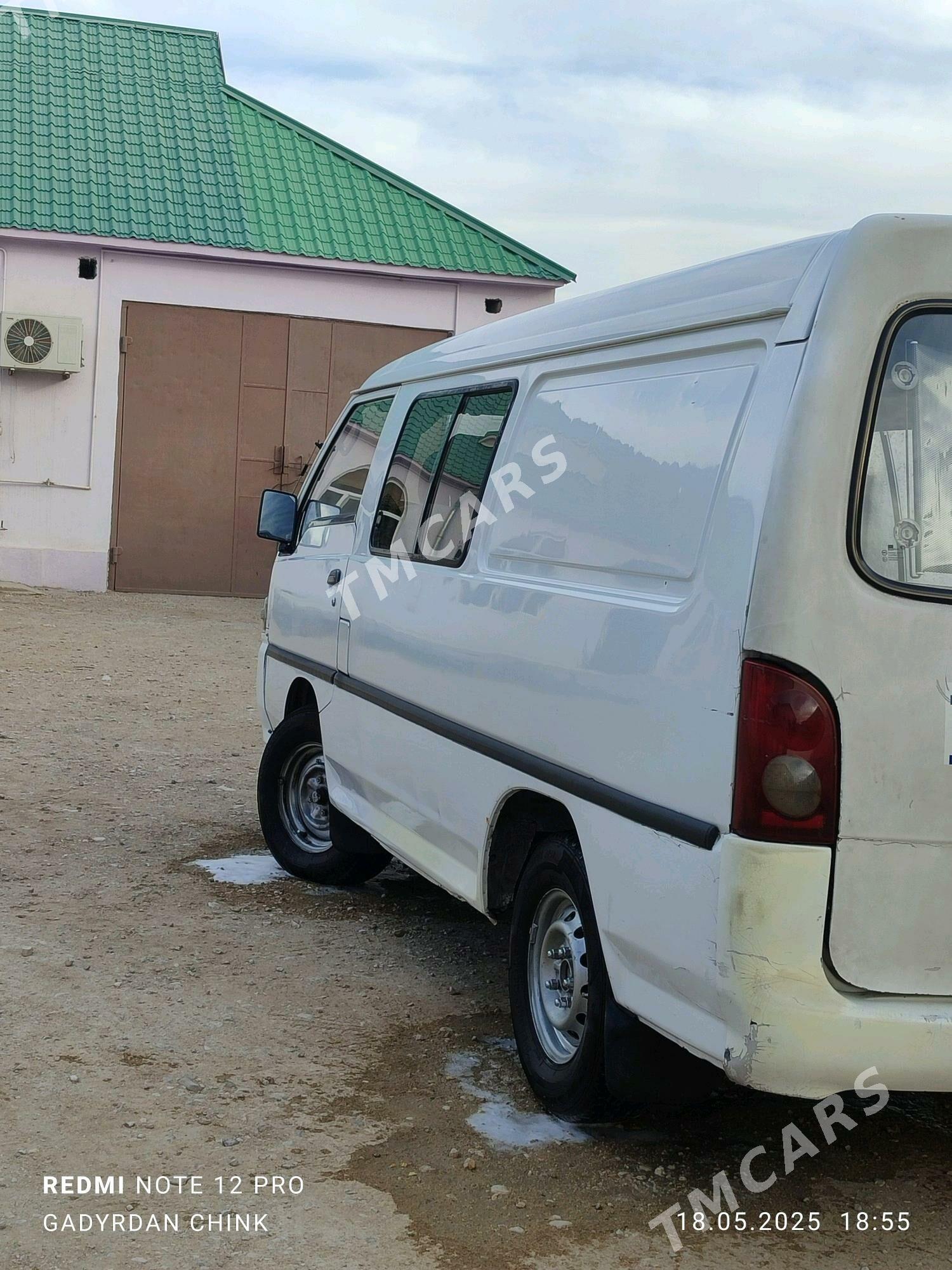 Toyota Hiace 2002 - 70 000 TMT - Balkanabat - img 4