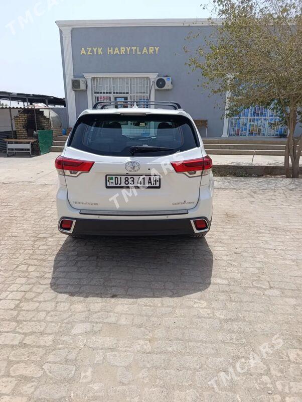 Toyota Highlander 2018 - 560 000 TMT - Серахс - img 4