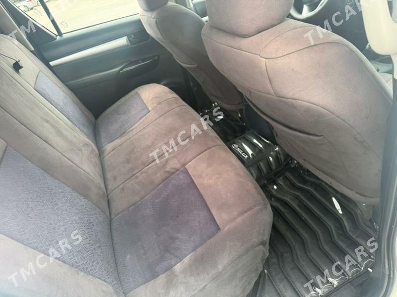 Toyota Hilux 2021 - 570 000 TMT - Ашхабад - img 8