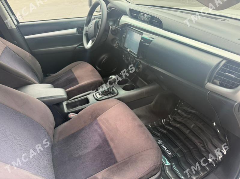 Toyota Hilux 2021 - 570 000 TMT - Ашхабад - img 9