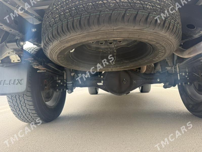 Toyota Hilux 2021 - 570 000 TMT - Ашхабад - img 3