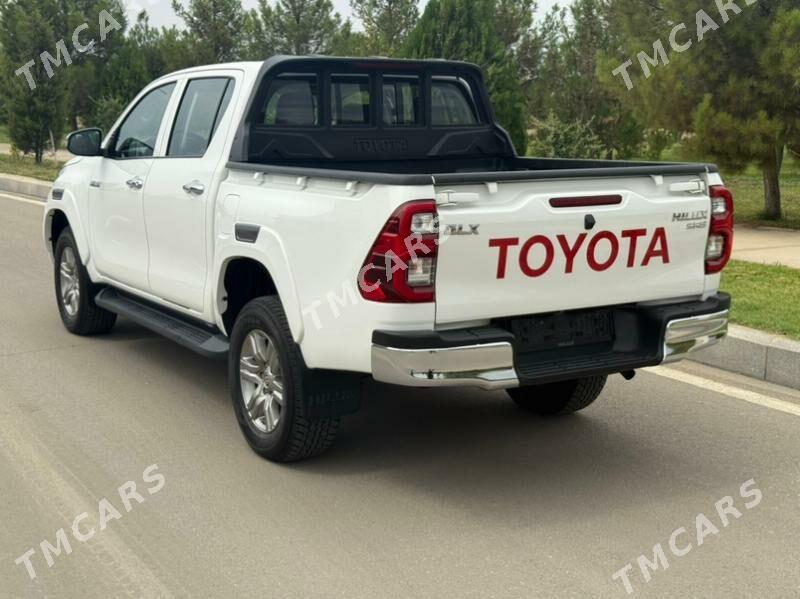 Toyota Hilux 2021 - 570 000 TMT - Ашхабад - img 4