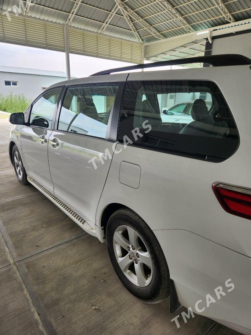 Toyota Sienna 2017 - 360 000 TMT - Гёкдепе - img 5